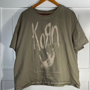 Korn Graphic Band Tee in Olive Green